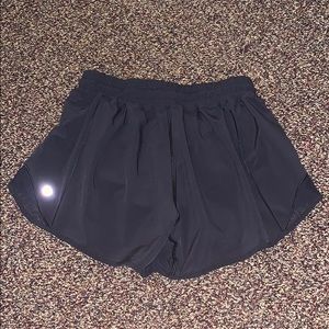 lululemon hotty hot short II * 4inch size 6 black